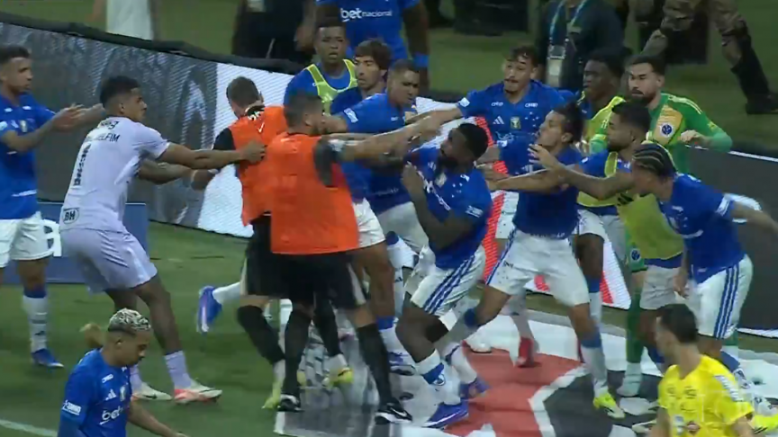 BRÉSIL - Le match se termine... avec 23 rouges