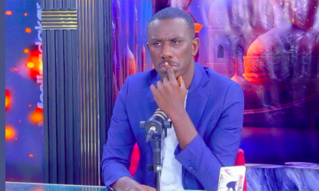 PUBLICATION D’UNE PHOTO DU PRÉSIDENT EN MODE « NJULI » : le chroniqueur de feeling Dakar, Daouda Oualy, interpellé