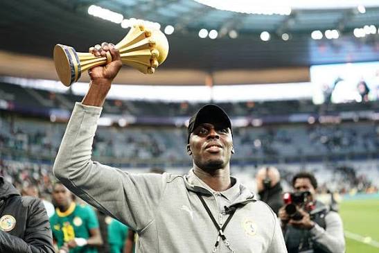 ÉDOUARD MENDY - "La CAF est une instance qui marche la tête à l’envers"