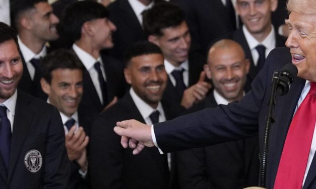 MLS - Des enfants iraniens brûlent des maillots de Lionel Messi