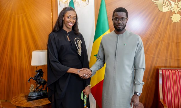 MÉDAILLÉE DE BRONZE - Saly Sarr reçue par Diomaye Faye