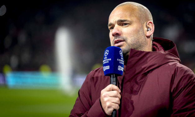 REAL MADRID - Wesley Sneijder allume Camavinga 