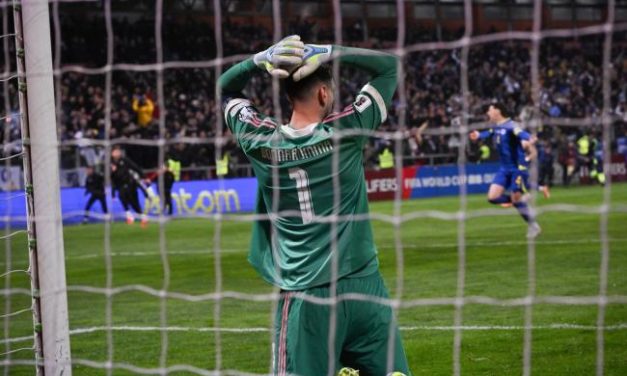 ITALIE - La chute vertigineuse