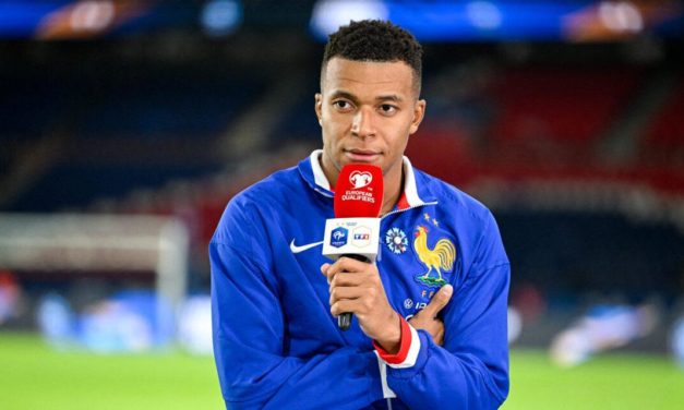 FRANCE - Mbappé assusme son positionnement politique