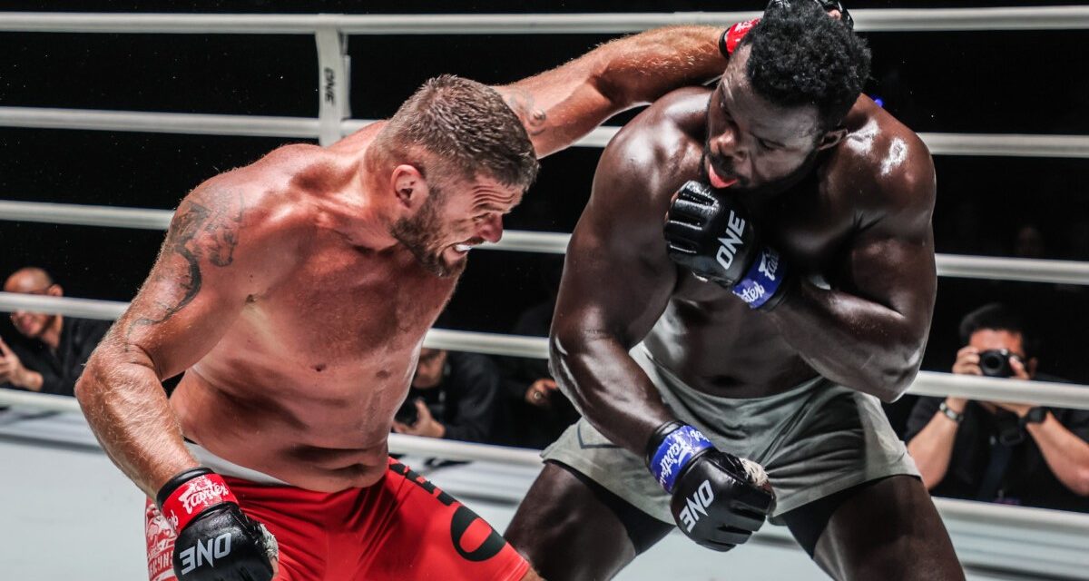 MMA - Reug Reug perd sa ceinture devant Malykhin