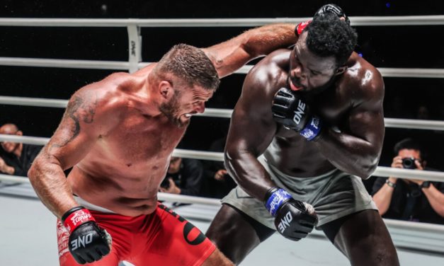 MMA - Reug Reug perd sa ceinture devant Malykhin