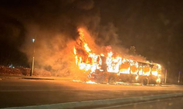 TAMBACOUNDA : 3 morts calcinés dans un violent choc entre une moto et un camion sur la RN7