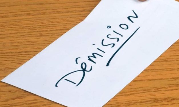 LETTRES DE DÉMISSION – Quand des membres de cabinets ministériels étalent leur méconnaissance sur les réseaux sociaux
