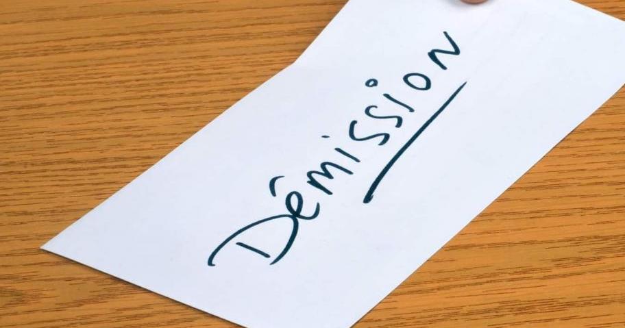 LETTRES DE DÉMISSION – Quand des membres de cabinets ministériels étalent leur méconnaissance sur les réseaux sociaux